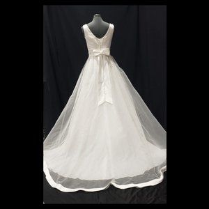 Wedding Gown Size 8 by Barbra Allin